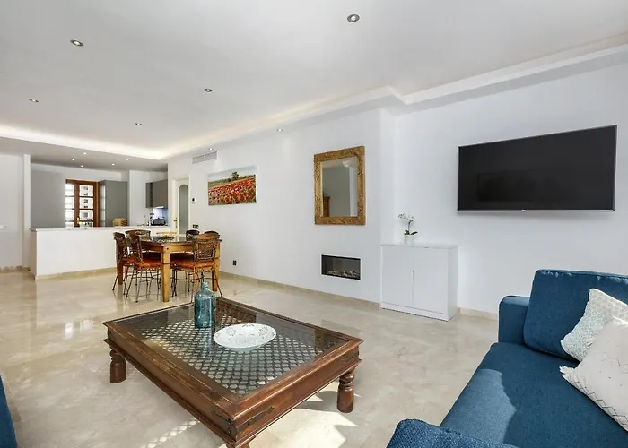 Senorio De - 3 Bedroom Penthouse By Finest Apartment
