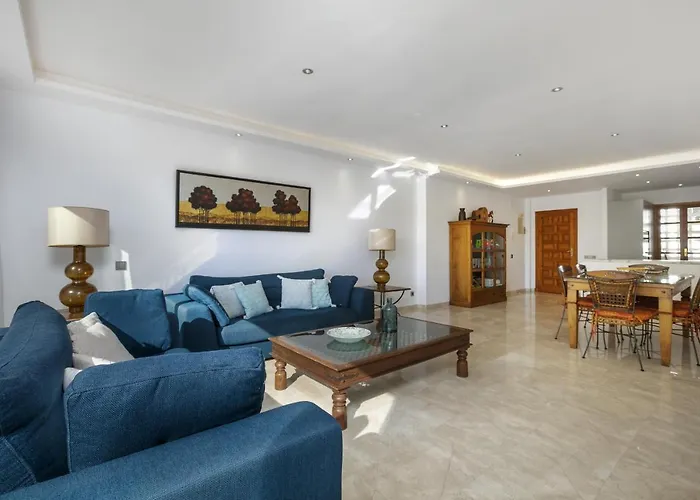 Senorio De - 3 Bedroom Penthouse By Finest Apartment